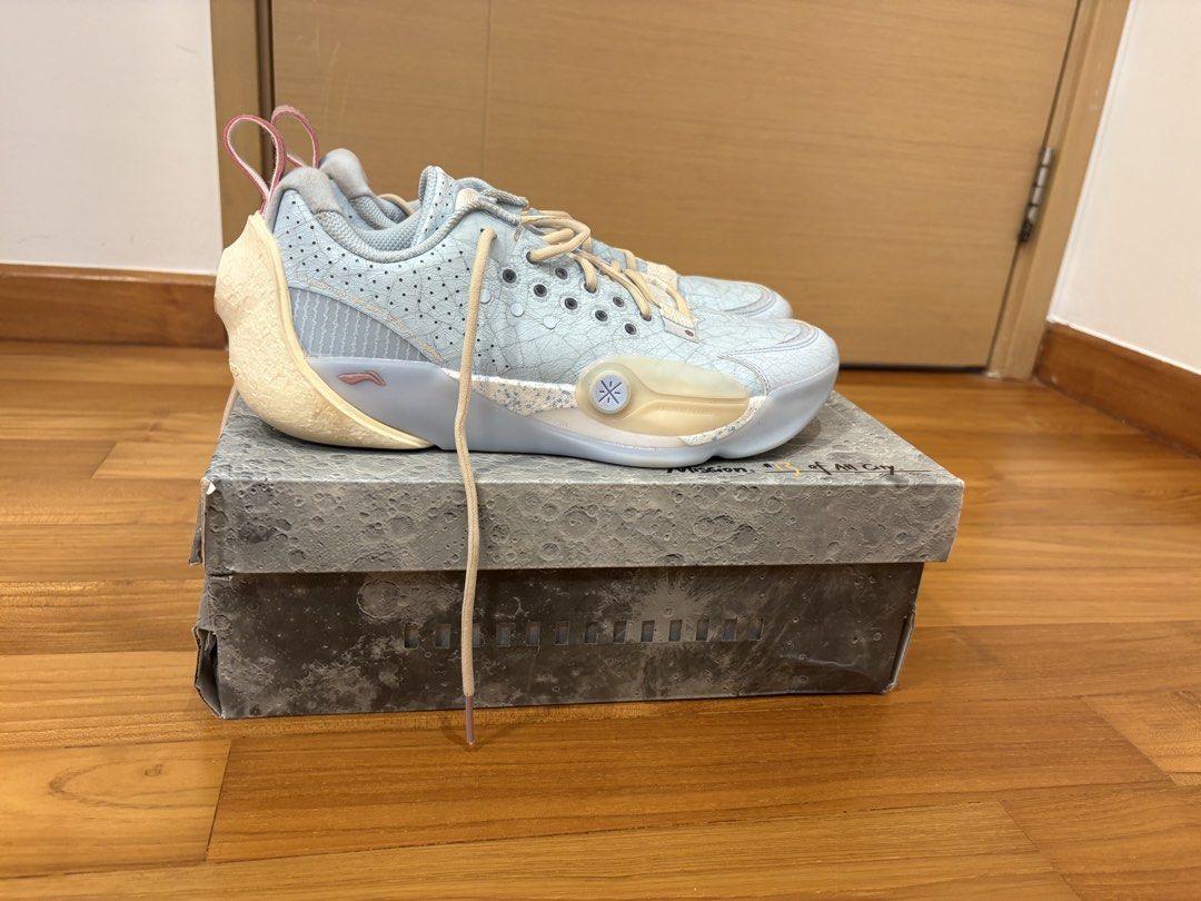 wtt/wts WOW All City 13 Ice-Chips 🧊tags kobe dame lebron sabrina lining wow 361 rigorer adidas ae harden vol gt cut 1 2 3 4 5 6 7 8 9 10 11 12 13 (Category: Sneakers) located in Singapore. Submitted by jazrr (Listing ID 1457177403, Image 1). Description: US10.5,EUR 44 1/3 way of wade all city 13. used 2 times outdoor, one time indoor. its just dirty, will wash before selling. rlly good shoe but iw try other shoe. wtt for outdoor shoes or elite o