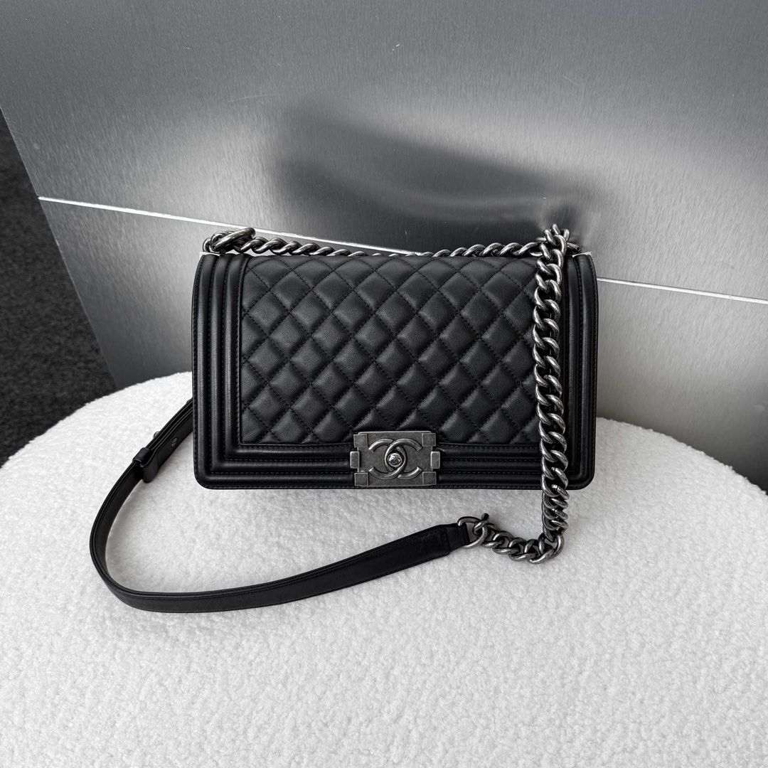 Chanel Le Boy Medium Calfskin Black Ruthenium hardware (Category: Bags & Wallets) located in Singapore. Submitted by yasfinds (Listing ID 1457546978, Image 1). Description: Chanel Le Boy Excellent condition Medium L25 H15 D9cm Calfskin Black Ruthenium hardware Series 26 (year 2018) Comes with Authenticity card, box and dust bag only RTP: 10,280SGD E2201 F2508 Whats App: Kai @ +65 98263475.