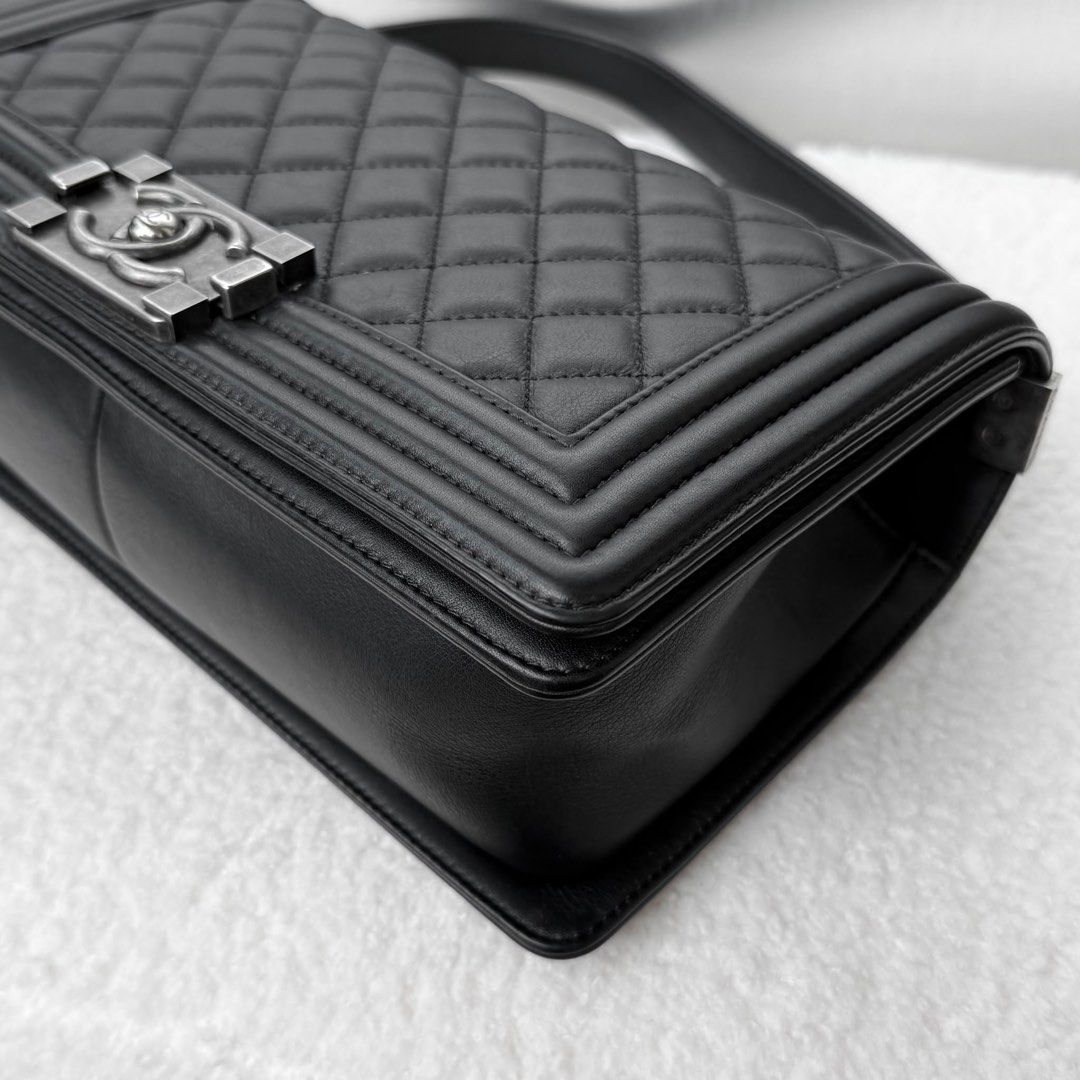 Chanel Le Boy Medium Calfskin Black Ruthenium hardware (Category: Bags & Wallets) located in Singapore. Submitted by yasfinds (Listing ID 1457546978, Image 12). Description: Chanel Le Boy Excellent condition Medium L25 H15 D9cm Calfskin Black Ruthenium hardware Series 26 (year 2018) Comes with Authenticity card, box and dust bag only RTP: 10,280SGD E2201 F2508 Whats App: Kai @ +65 98263475.