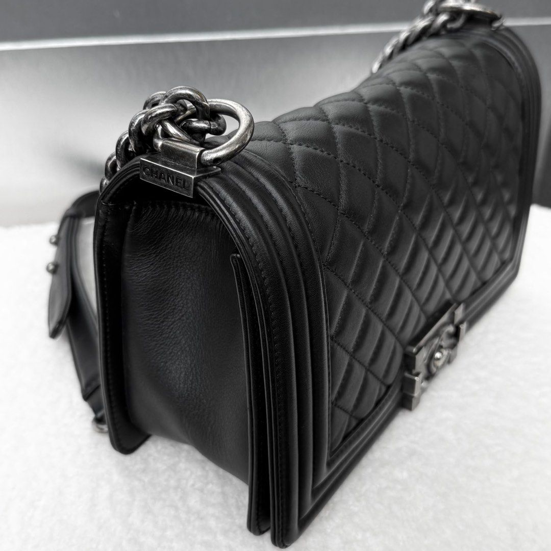 Chanel Le Boy Medium Calfskin Black Ruthenium hardware (Category: Bags & Wallets) located in Singapore. Submitted by yasfinds (Listing ID 1457546978, Image 6). Description: Chanel Le Boy Excellent condition Medium L25 H15 D9cm Calfskin Black Ruthenium hardware Series 26 (year 2018) Comes with Authenticity card, box and dust bag only RTP: 10,280SGD E2201 F2508 Whats App: Kai @ +65 98263475.
