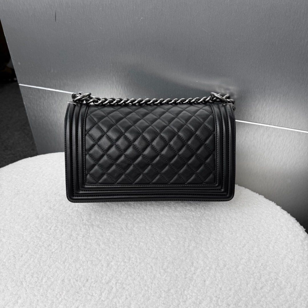 Chanel Le Boy Medium Calfskin Black Ruthenium hardware (Category: Bags & Wallets) located in Singapore. Submitted by yasfinds (Listing ID 1457546978, Image 2). Description: Chanel Le Boy Excellent condition Medium L25 H15 D9cm Calfskin Black Ruthenium hardware Series 26 (year 2018) Comes with Authenticity card, box and dust bag only RTP: 10,280SGD E2201 F2508 Whats App: Kai @ +65 98263475.