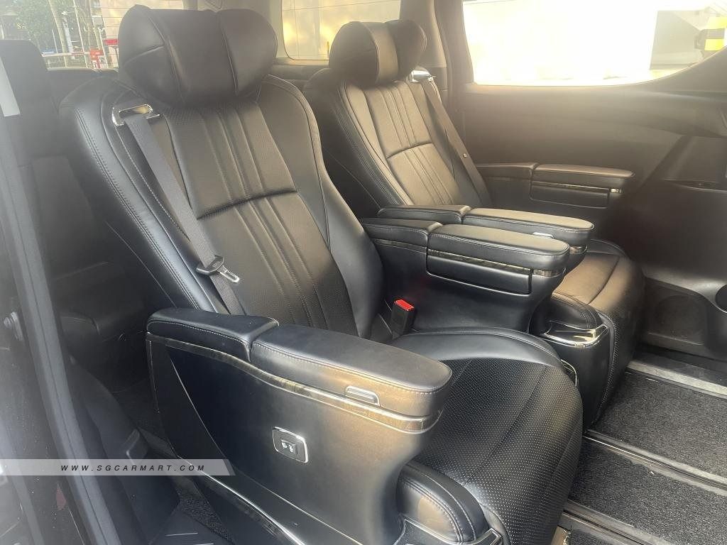Toyota Vellfire 2.5 Z 7-Seater (A) (Category: Used Cars) located in Singapore. Submitted by carzworld.pteltd (Listing ID 1457571057, Image 5). Description: Viewing Strictly By Appointment Only! Low Interest Rate & Flexible Bank / In House Loan Available All Trade-In Are Welcome Message to: 💬96437773 Features Powered by a reliable 2.5cc 2.5L inline 4 cylinder DOHC engine producing 179bhp, super 7 speed CVT-I (A) transmission, keyless start/stop, 