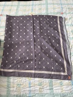 grey squared head scarf