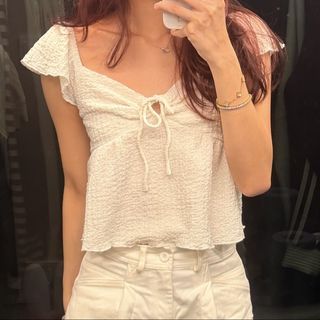 H&M WHITE FLUTTER SLEEVE BABYDOLL TOP