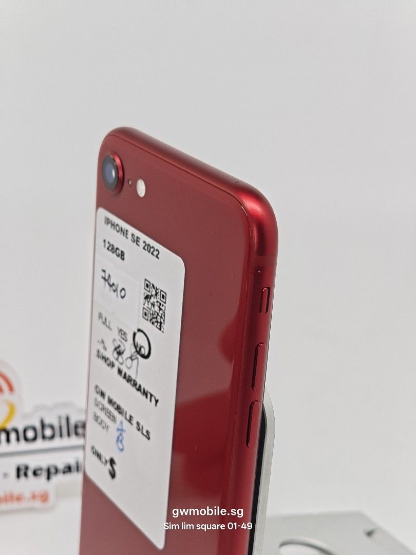 iPhone SE 2022 Red 128GB (Category: iPhone SE Series) located in Singapore. Submitted by gwmobile.sg (Listing ID 1457816010, Image 2). Description: .