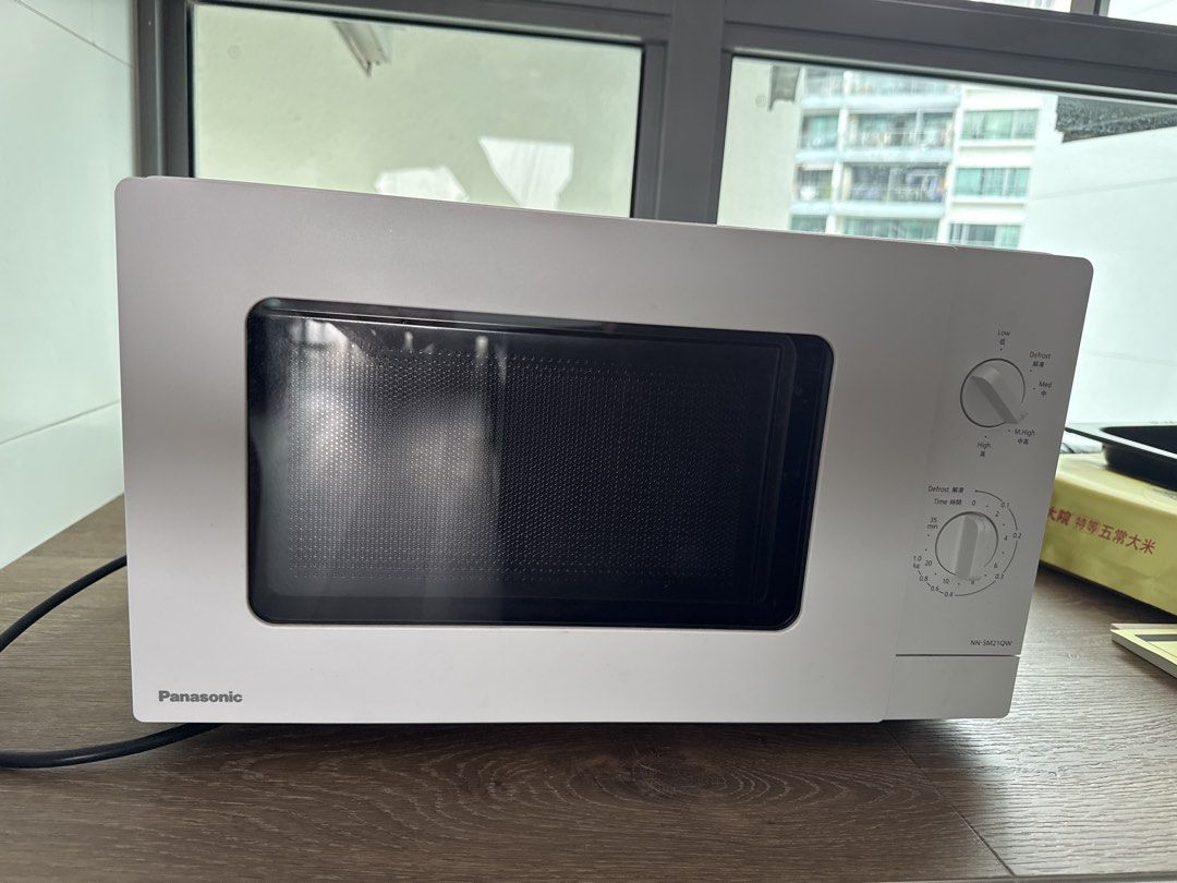 Panasonic 20L Solo Microwave Oven NN-SM21QWYPQ (Category: Ovens & Toasters) located in Singapore. Submitted by brilliantryan (Listing ID 1457794950, Image 1). Description: Selling under used microwave oven. 20L Solo Microwave 5 Adjustable Power up to 800W Quick Defrost by Weight Compact Design to Fit Any Kitchen.