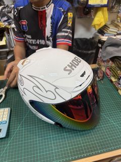 Shoei White Flame Full Face Motorcycle Helmet with Rainbow Visor