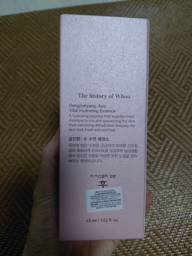 The History of Whoo Gongjinhyang Soo Vital Hydrating Essence (Category: Face Care) located in Singapore. Submitted by msrcj (Listing ID 1457828620, Image 2). Description: History of Whoo Gongjinhyang Soo Vital Hydrating Essence (45ml). Instantly hydrates and soothes skin, preventing dryness for a fresh look..