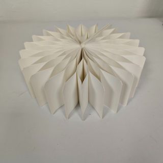 White Accordian Paper Stand 30cm x 10cm