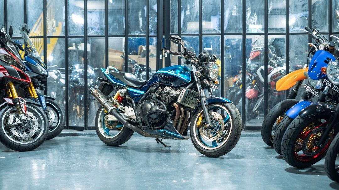 2008 HONDA CB400 SPEC 3 JAN 2028 (01/28) YOSHIMURA EXHAUST (Category: Class 2A) located in Singapore. Submitted by feyauto (Listing ID 1458035289, Image 1). Description: 🏍 HONDA CB400 SPEC 3 💰 Selling Price @ $6000 📅 Registered Year: 2008 ⏳ COE Expiry: Jan 2028 *excluding insurance & transfer fee 💳 FINANCING OPTIONS from* 💰 Downpayment: $0 ⚡: $699/ month 🔧 Service / Maintenance / Modifications - Magnetic coil replaced (3 mths ago) - Rectifi