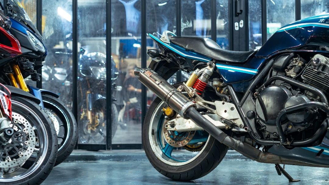2008 HONDA CB400 SPEC 3 JAN 2028 (01/28) YOSHIMURA EXHAUST (Category: Class 2A) located in Singapore. Submitted by feyauto (Listing ID 1458035289, Image 3). Description: 🏍 HONDA CB400 SPEC 3 💰 Selling Price @ $6000 📅 Registered Year: 2008 ⏳ COE Expiry: Jan 2028 *excluding insurance & transfer fee 💳 FINANCING OPTIONS from* 💰 Downpayment: $0 ⚡: $699/ month 🔧 Service / Maintenance / Modifications - Magnetic coil replaced (3 mths ago) - Rectifi