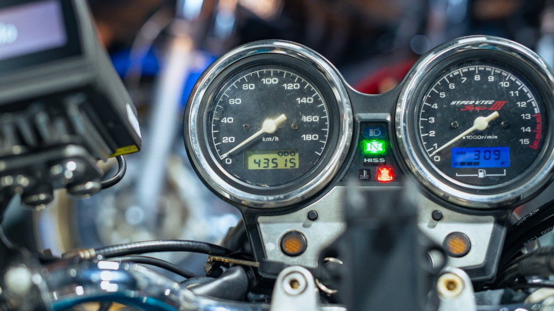 2008 HONDA CB400 SPEC 3 JAN 2028 (01/28) YOSHIMURA EXHAUST (Category: Class 2A) located in Singapore. Submitted by feyauto (Listing ID 1458035289, Image 4). Description: 🏍 HONDA CB400 SPEC 3 💰 Selling Price @ $6000 📅 Registered Year: 2008 ⏳ COE Expiry: Jan 2028 *excluding insurance & transfer fee 💳 FINANCING OPTIONS from* 💰 Downpayment: $0 ⚡: $699/ month 🔧 Service / Maintenance / Modifications - Magnetic coil replaced (3 mths ago) - Rectifi