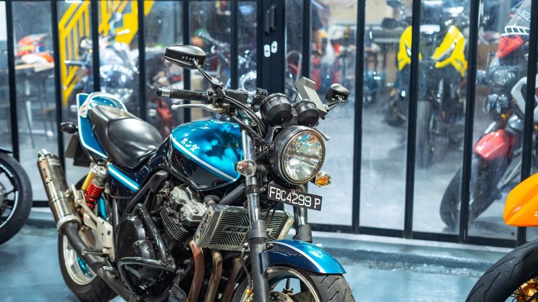 2008 HONDA CB400 SPEC 3 JAN 2028 (01/28) YOSHIMURA EXHAUST (Category: Class 2A) located in Singapore. Submitted by feyauto (Listing ID 1458035289, Image 2). Description: 🏍 HONDA CB400 SPEC 3 💰 Selling Price @ $6000 📅 Registered Year: 2008 ⏳ COE Expiry: Jan 2028 *excluding insurance & transfer fee 💳 FINANCING OPTIONS from* 💰 Downpayment: $0 ⚡: $699/ month 🔧 Service / Maintenance / Modifications - Magnetic coil replaced (3 mths ago) - Rectifi