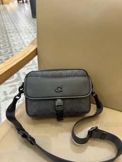 ✨✅COACH Classic Logo Crossbody Bag