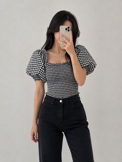 puffed sleeveless top
