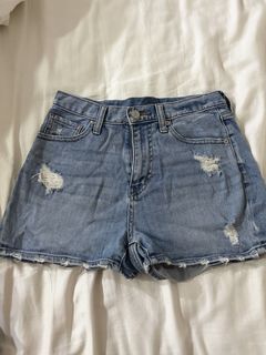 UNIQLO Denim Shorts Size 22 (56cm) Distressed Light Wash