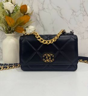 Chanel 19 Wallet on Chain