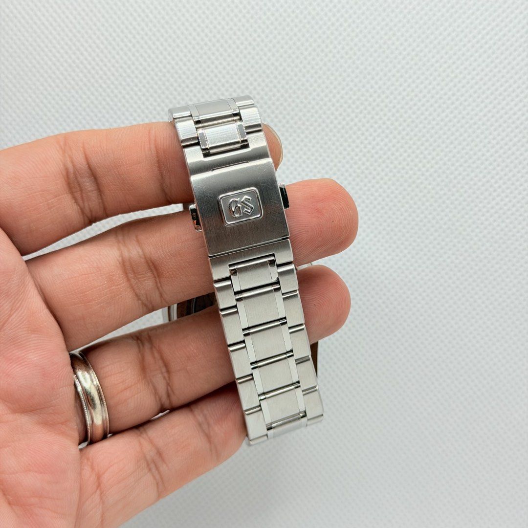 Pre Owned 11/2020 Grand Seiko Heritage Collection “Snowflake” SBGA431 GS (Category: Watches) located in Singapore. Submitted by worthytime (Listing ID 1458122258, Image 4). Description: 🫵Join our Tele-gram channel for latest updates: worthytime.biz/tele ➡️Grand Seiko Heritage Collection “Snowflake” SBGA431 ➡️November 2020 (1 Year In-House Warranty) ➡️Very Mint Condition (Unpolished) ➡️Full Complete Set 💡China Limited Edition 181 Pcs ✅Trade Up/D