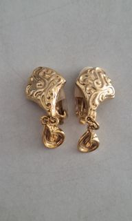 Vintage Gold Tone Clip-on Earrings