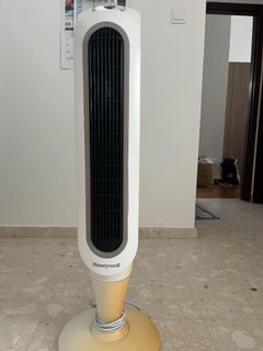 Honeywell Tower Fan with remote control
