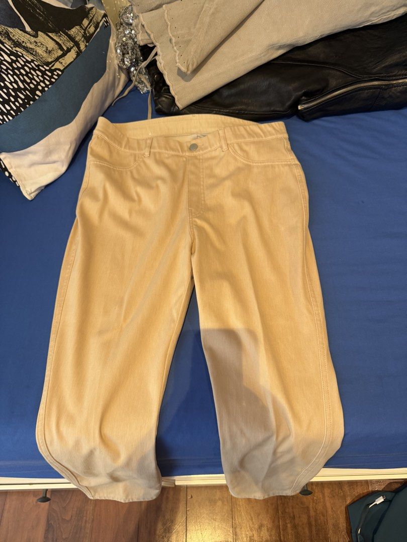 Beige Cropped Pants (Category: Trousers) located in Singapore. Submitted by leannavdk123 (Listing ID 1458573193, Image 1). Description: - Beige cropped pants - Elastic waistband with button and zip closure - Front pockets - Simple and versatile design - Ideal for casual wear.