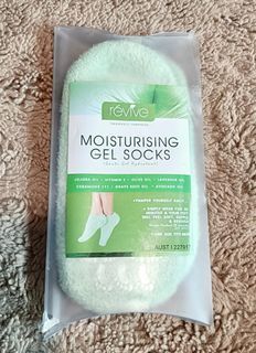Revive Moisturizing Gel Socks. postage cost shown below 👇