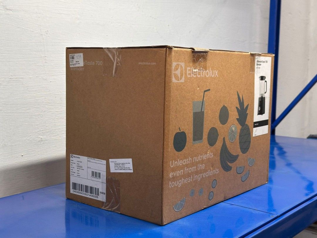 ELECTROLUX 2L UltimateTaste 700 Blender With Variable Speeds 1500 Watt Model : E7TB1-700P Display Set Selling $170 Delivery Add $10 *1 Year Warranty By Electrolux* (PLEASE TAKE NOTE ALL OUR DISPLAY SET MIGHT COME WITH SLIGHT DENTS OR SCRATCHES) (Category: Juicers, Blenders & Grinders) located in Singapore. Submitted by defuture.jim (Listing ID 1458821220, Image 3). Description: ELECTROLUX 2L UltimateTaste 700 Blender With Variable Speeds 1500 Wat