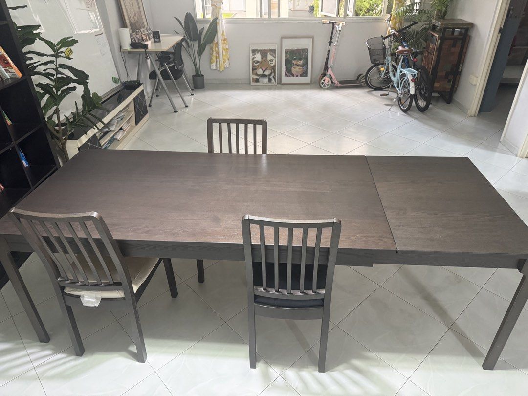 Extendable dining table (Category: Tables & Sets) located in Singapore. Submitted by ahazombroden (Listing ID 1453870135, Image 4). Description: Easily extendable dining table can sit up to 10 ppl when extended Length:180cm (extended 240cm) Breadth: 90cm Height: 75cm Self collect and self arrange delivery Can nego.