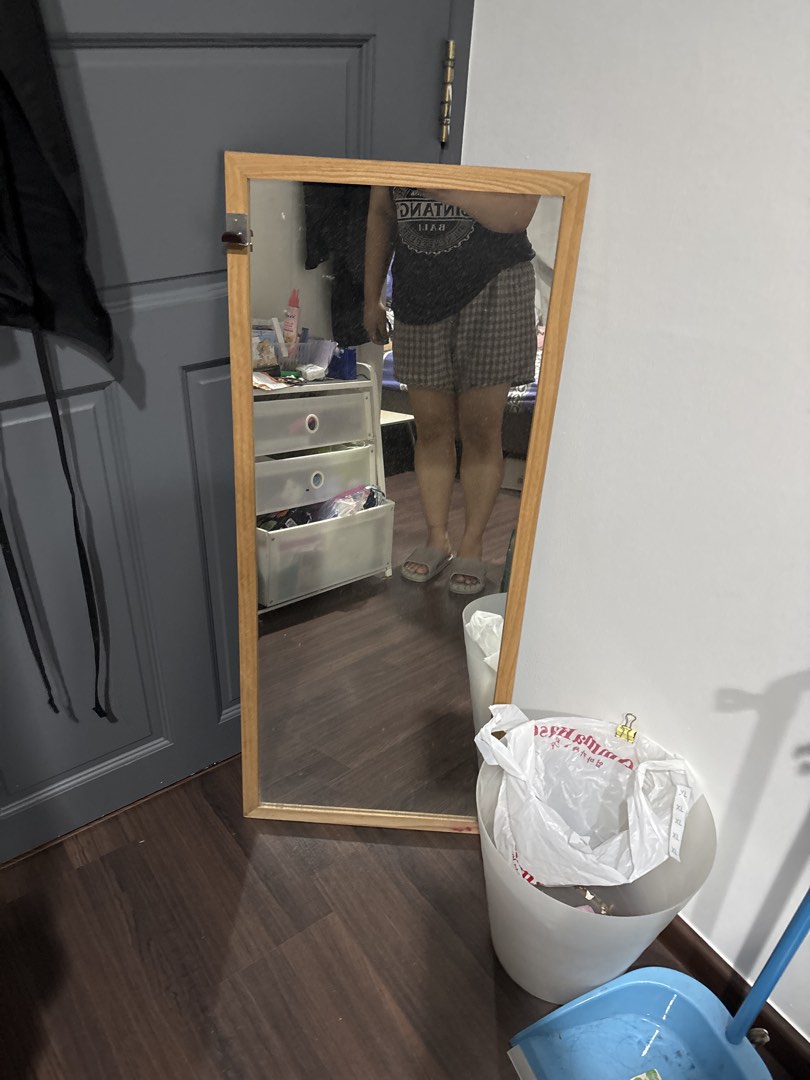 Listing background image