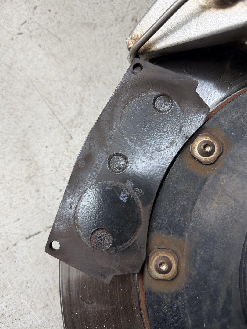 Alcon Brake Caliper (Category: Cleaning & Detailing Products) located in Singapore. Submitted by yxllowcxrd (Listing ID 1454143725, Image 2). Description: Alcan Brake Caliper 4Pot Condition still good just need to respray. Used in Audi RS3. If can fit to your car such as Volks or Audi, PM me. Price is NEGOTIABLE. .