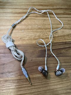 Shure SE535 (Bronze) Triple MicroDriver High-Definition Sound Isolating Earphones
