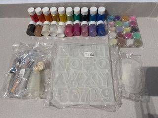 WTS Brand New Resin Craft Starter Kit Bundle | Molds, 20 Pigments & Accessories