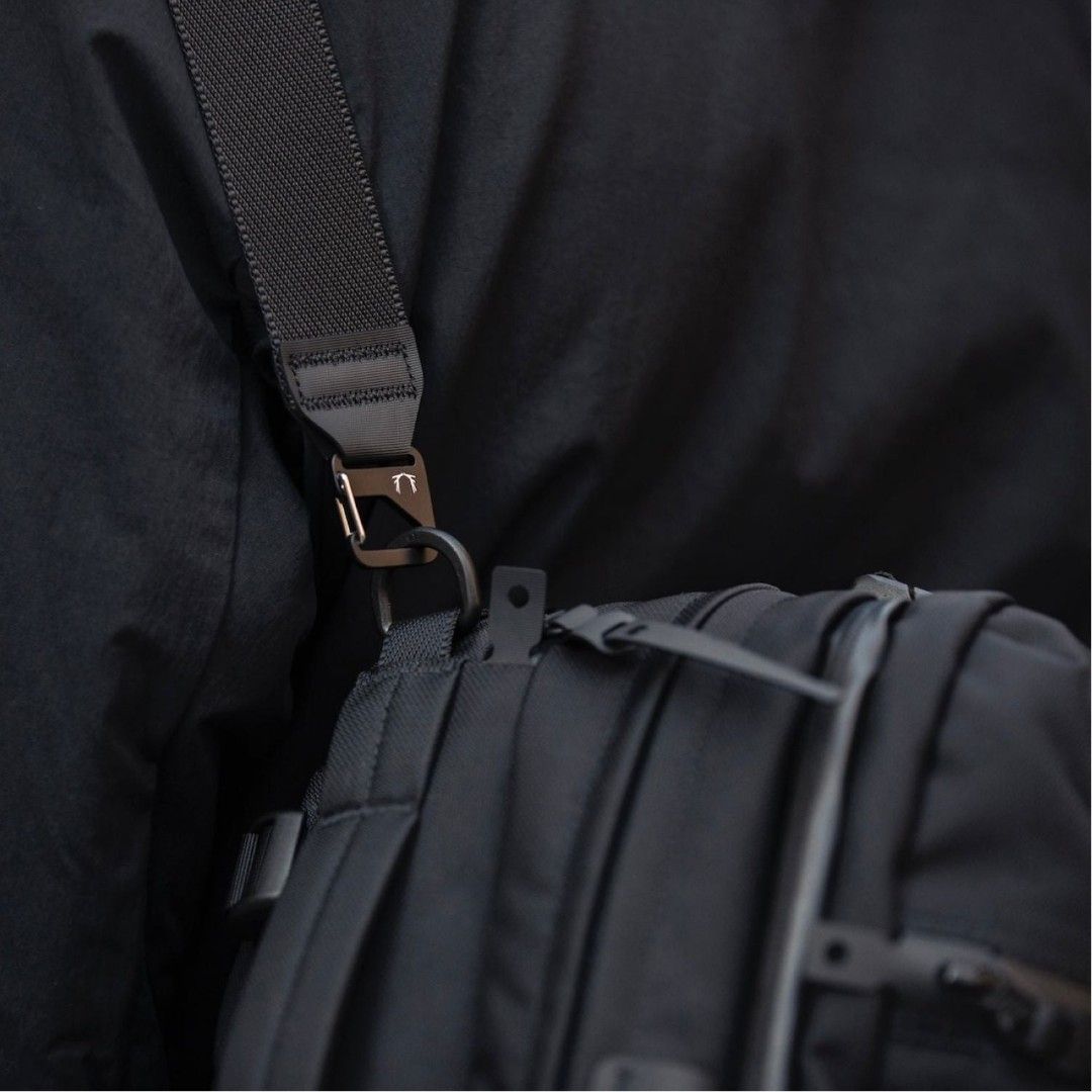 BLACK EMBER FORGE 30/40 SHOULDER STRAP (Category: Sling Bags) located in Singapore. Submitted by hadytoshi07 (Listing ID 1454221177, Image 3). Description: .