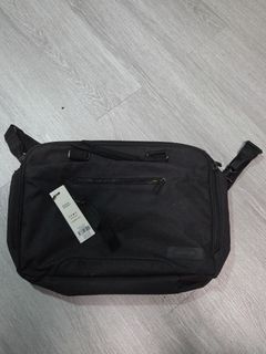 Crumpler Logician Laptop Bag – Black Marle
