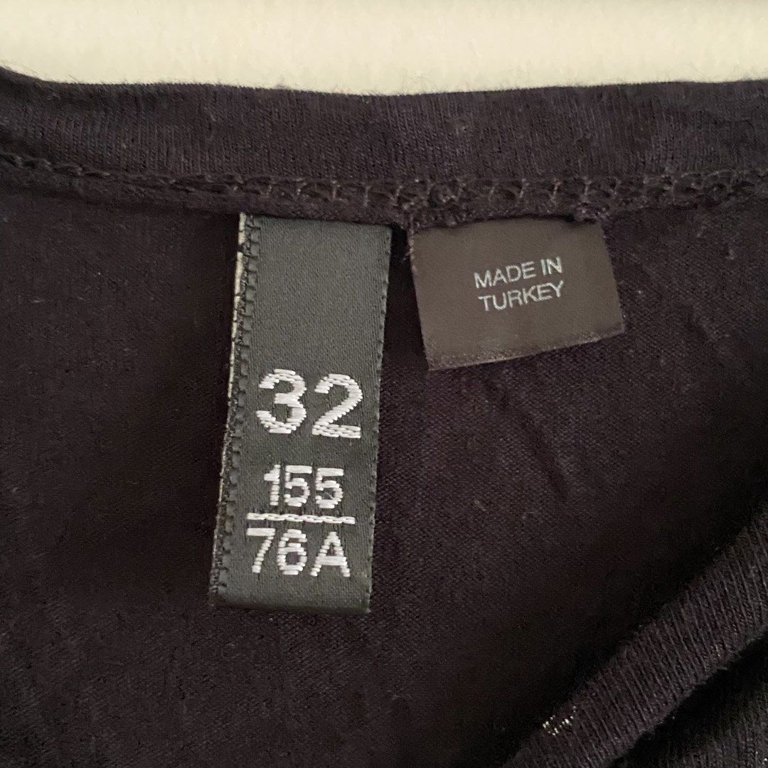 H&M Black Graphic Tee *y2k style (Category: Blouses) located in Singapore. Submitted by shopsundayx (Listing ID 1454376339, Image 2). Description: .