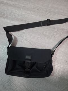 Nayo Smart Cross Body Bag