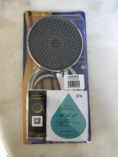 Shower head and hose set. Call 91018983