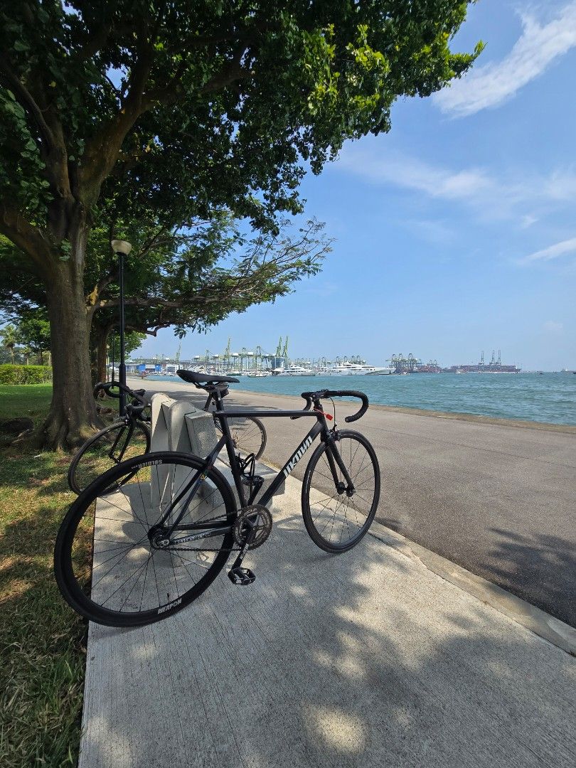 unknown ps2 FB (Category: Bicycles) located in Singapore. Submitted by apollo75 (Listing ID 1454544785, Image 3). Description: Mostly weapon components weapon saddle weapon dropbar weapon brakes include waterbottle cage and converter can nego if fd.