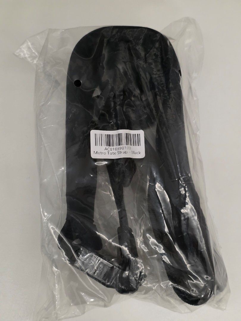 ALPAKA METRO TOTE STRAP ( BLACK AXOFLUX 210D ) (Category: Sling Bags) located in Singapore. Submitted by hadytoshi07 (Listing ID 1453659822, Image 7). Description: BRAND NEW IN PACKAGING.