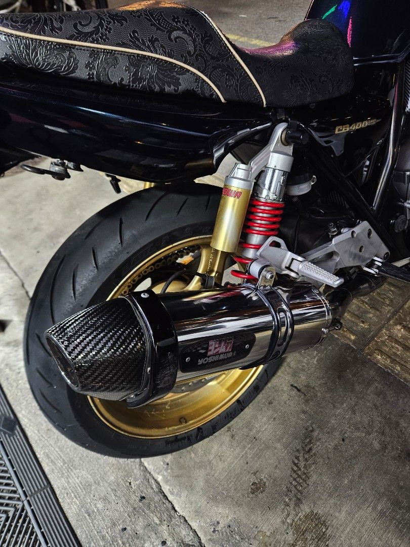 CB400 Revo 1 Midnight blue with yoshimura pipe (Category: Class 2A) located in Singapore. Submitted by willormight (Listing ID 1454592923, Image 6). Description: Healthy engine, timely EO and alt filter change Bike spa biweekly Just changed EO 20/8/2026 Just renewed road tax on 12/5/26 Just changed new tyres and serviced fork Recent maintenance: 27/4/26 New S23 Bridgestone R tyre $200 12/3/26 Fork servicing $180 4/2/26: New T32 Bridgestone F tyre