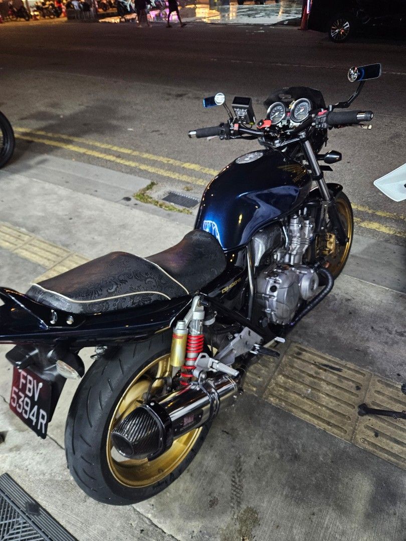 CB400 Revo 1 Midnight blue with yoshimura pipe (Category: Class 2A) located in Singapore. Submitted by willormight (Listing ID 1454592923, Image 1). Description: Healthy engine, timely EO and alt filter change Bike spa biweekly Just changed EO 20/8/2026 Just renewed road tax on 12/5/26 Just changed new tyres and serviced fork Recent maintenance: 27/4/26 New S23 Bridgestone R tyre $200 12/3/26 Fork servicing $180 4/2/26: New T32 Bridgestone F tyre