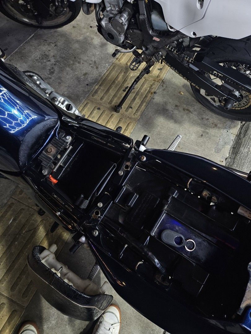 CB400 Revo 1 Midnight blue with yoshimura pipe (Category: Class 2A) located in Singapore. Submitted by willormight (Listing ID 1454592923, Image 8). Description: Healthy engine, timely EO and alt filter change Bike spa biweekly Just changed EO 20/8/2026 Just renewed road tax on 12/5/26 Just changed new tyres and serviced fork Recent maintenance: 27/4/26 New S23 Bridgestone R tyre $200 12/3/26 Fork servicing $180 4/2/26: New T32 Bridgestone F tyre