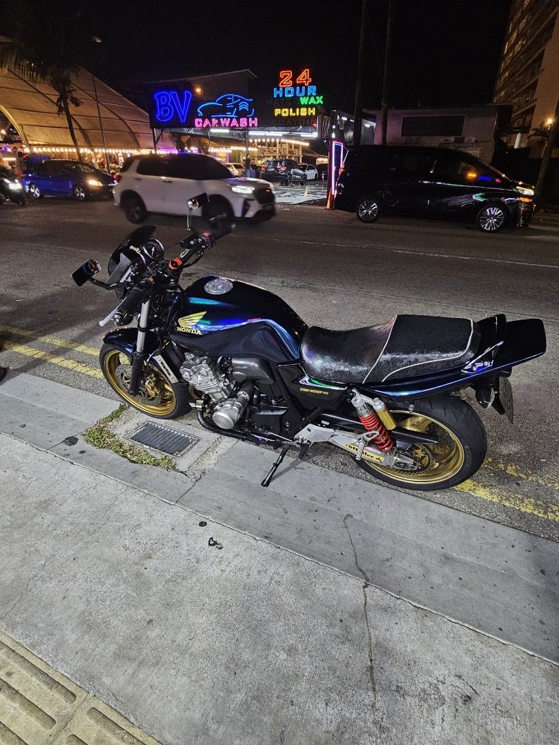 CB400 Revo 1 Midnight blue with yoshimura pipe (Category: Class 2A) located in Singapore. Submitted by willormight (Listing ID 1454592923, Image 7). Description: Healthy engine, timely EO and alt filter change Bike spa biweekly Just changed EO 20/8/2026 Just renewed road tax on 12/5/26 Just changed new tyres and serviced fork Recent maintenance: 27/4/26 New S23 Bridgestone R tyre $200 12/3/26 Fork servicing $180 4/2/26: New T32 Bridgestone F tyre