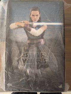 Hot Toys Star Wars Rey (Jedi Training) MMS446 1/6 Scale Figure