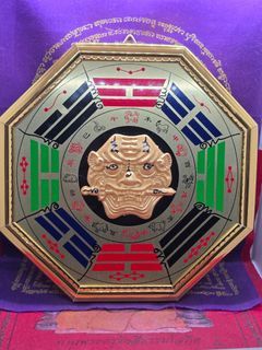 Shuer khad dap kan chong yant 8 tid roon chok lap (bagua kanchong with lots of sacred items behind and hamd drawn yant by kruba) *big phim* (18.5cm×18.5cm)
Serial:152 (make 299 pcs)
Kruba baeng 
Wat ban tanod
Be 2569