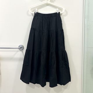 100% Cotton Korean Brand Black Long Midi Maxi Tiered Flowy Skirt Layers Fairy Baddie Cool Pinterest Faded Washed Aesthetic Dress Vintage Thrifted Y2K Retro Stretchy Stretchable Waistband Simple Minimalist Ruffle Basic