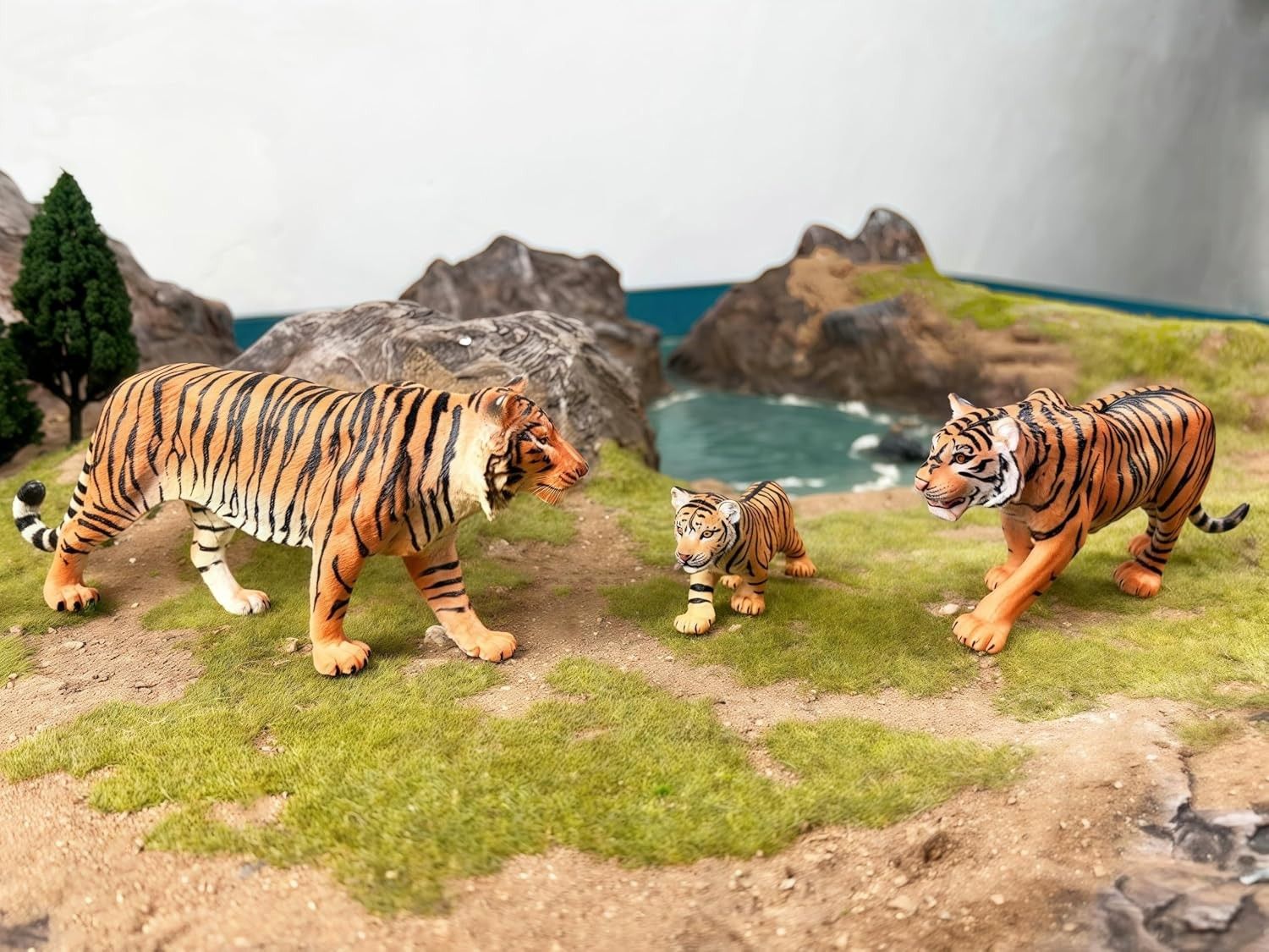 Gemini& Genius Realistic Animal Figurines with Cub, Safari Animals Family Playset Figures, Educational Wildlife World Models, Cake Toppers Christmas Birthday Gift for Kids (Giraffes Family Set) (Category: Toy Figures) located in Singapore. Submitted by sg.auntiedeal (Listing ID 1459763549, Image 4). Description: 【Realistic Emulational Details】This safari animal figures set was made by hand painted with high realistically detailed appearance, cute